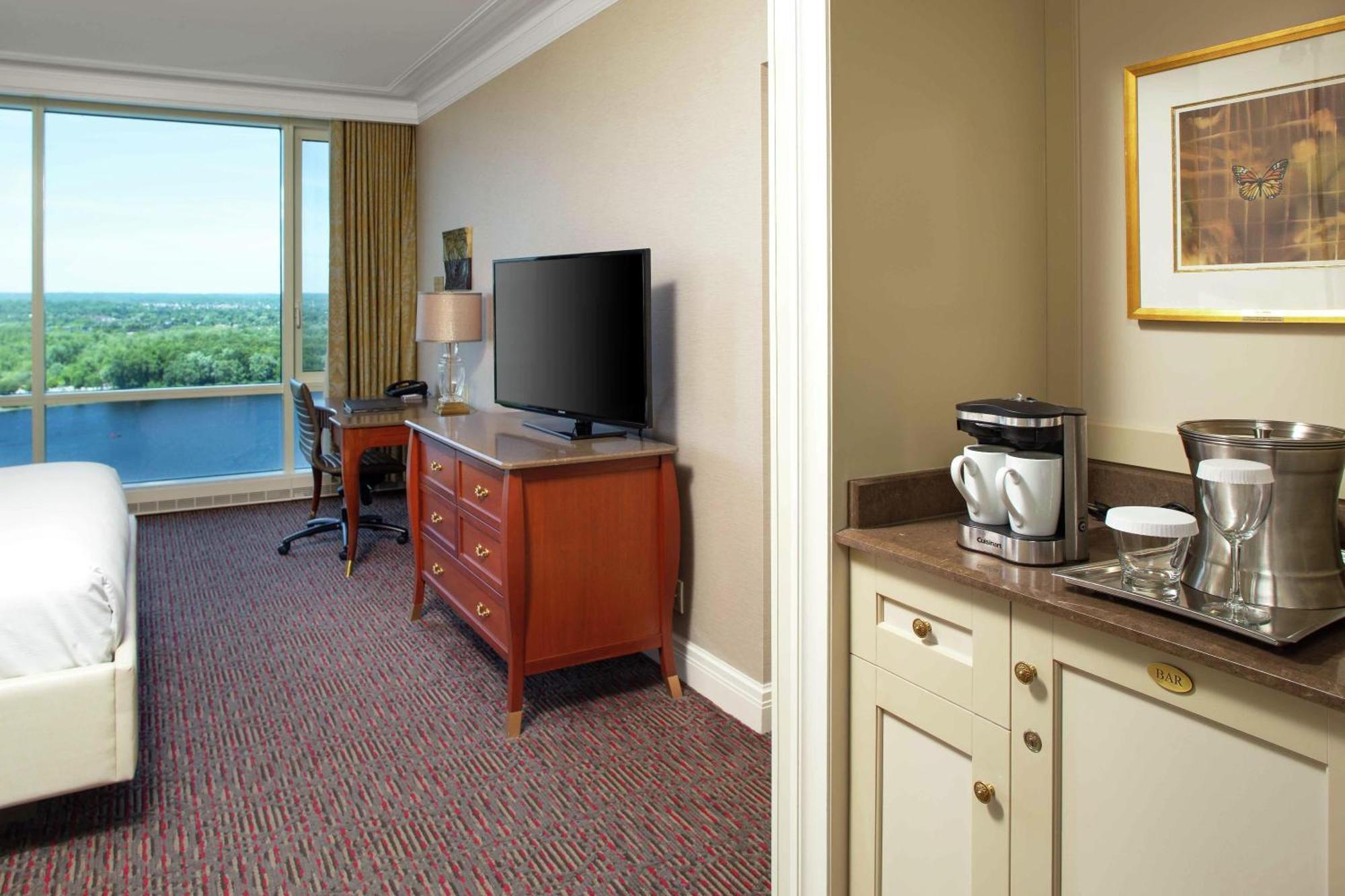 King Room Lake View,1758304274:JPEG
